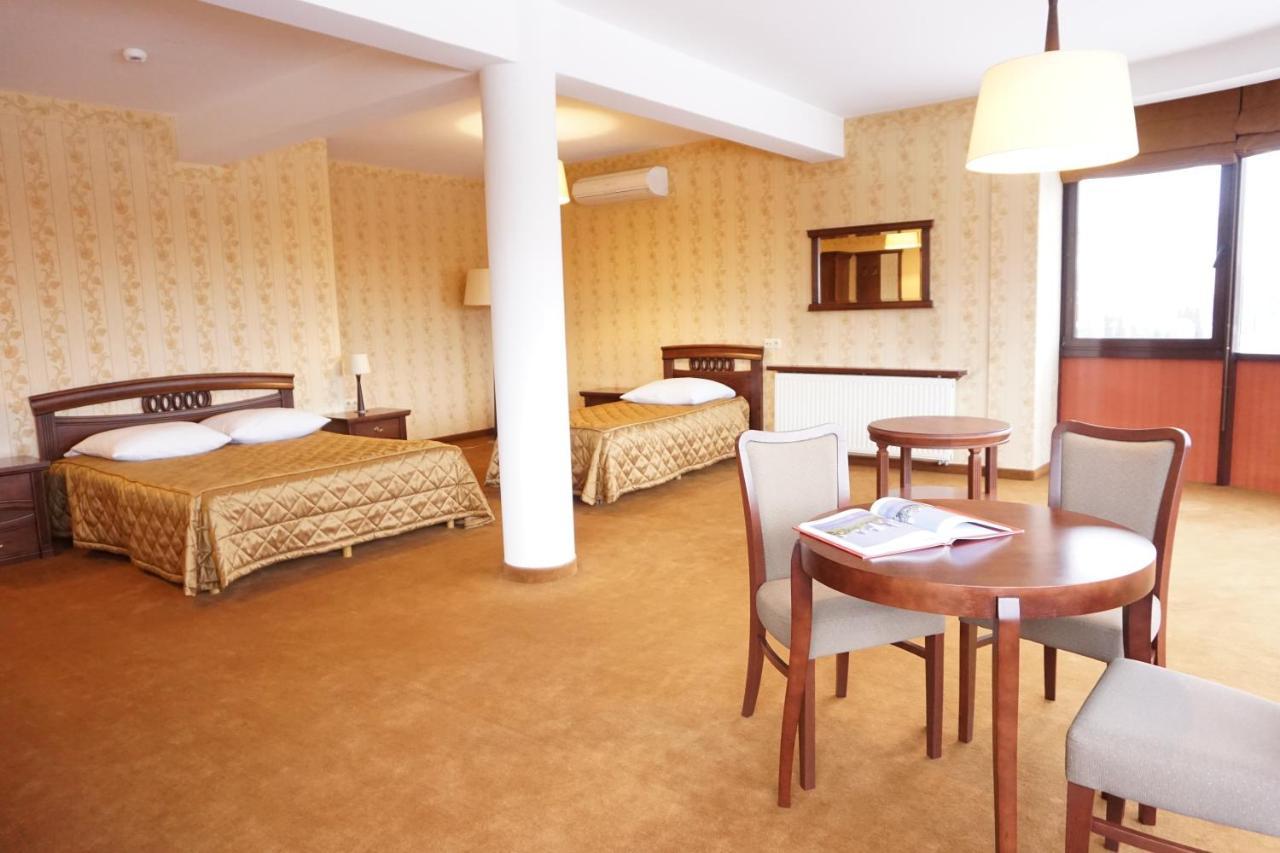 Hotel Mistral Marki  Exterior foto